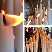 Kaarsjes branden in Lourdes